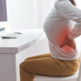 女性に多い腰痛の原因とは？代表的な原因と考えられる病気を解説